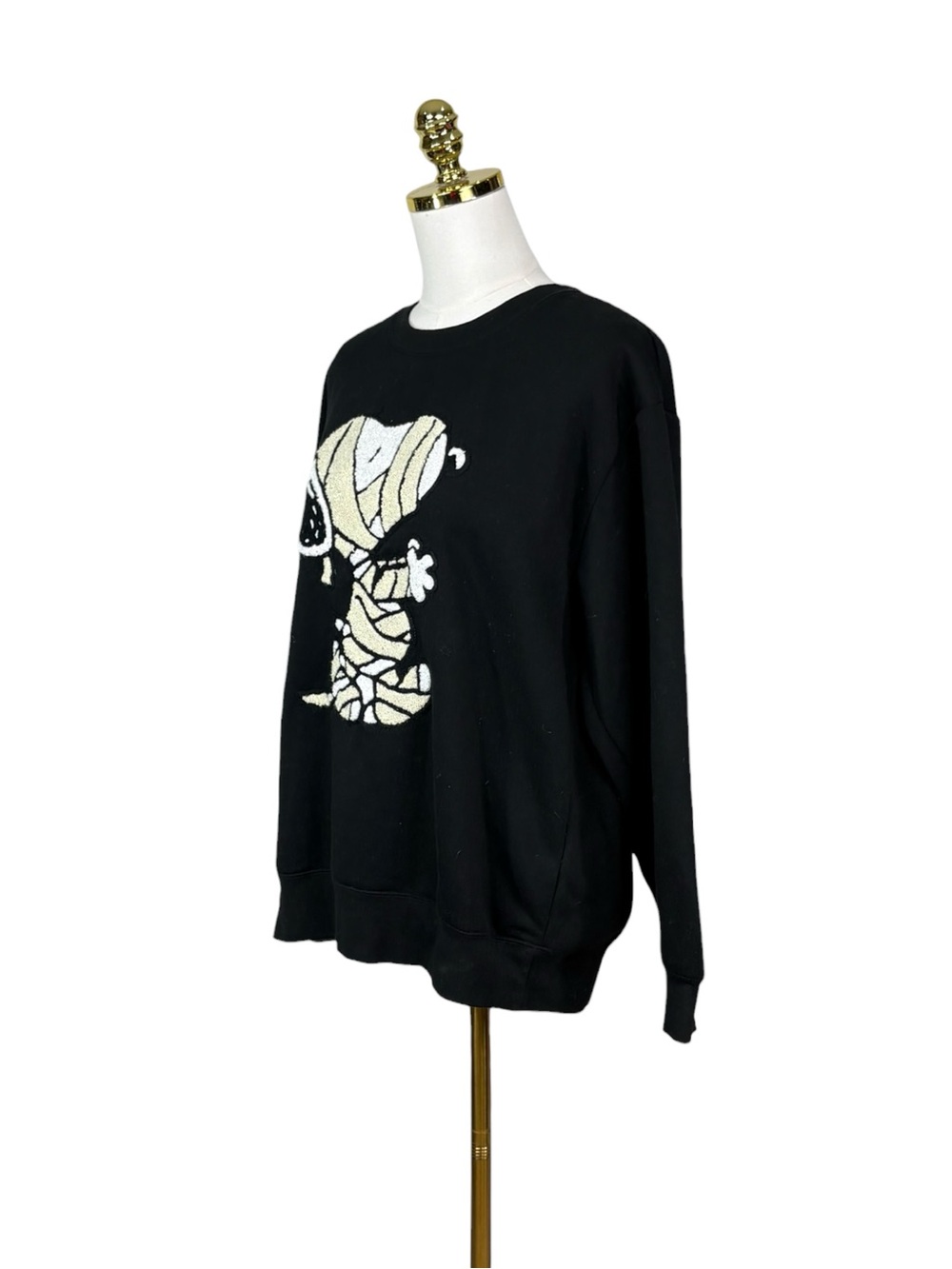 Woman’s Peanuts Snoopy mummy Halloween black sweatshirt size XL - Picture 5 of 6